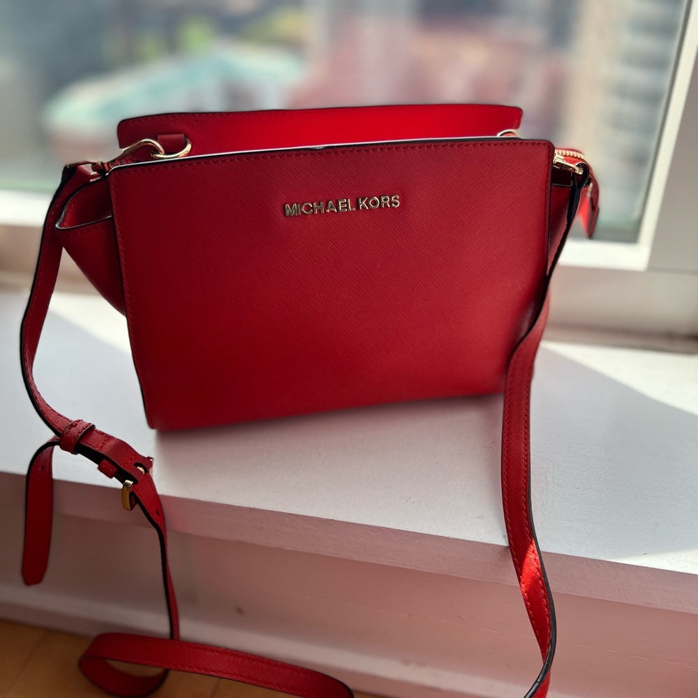 Michael Kors Selma bag in Coral! Used